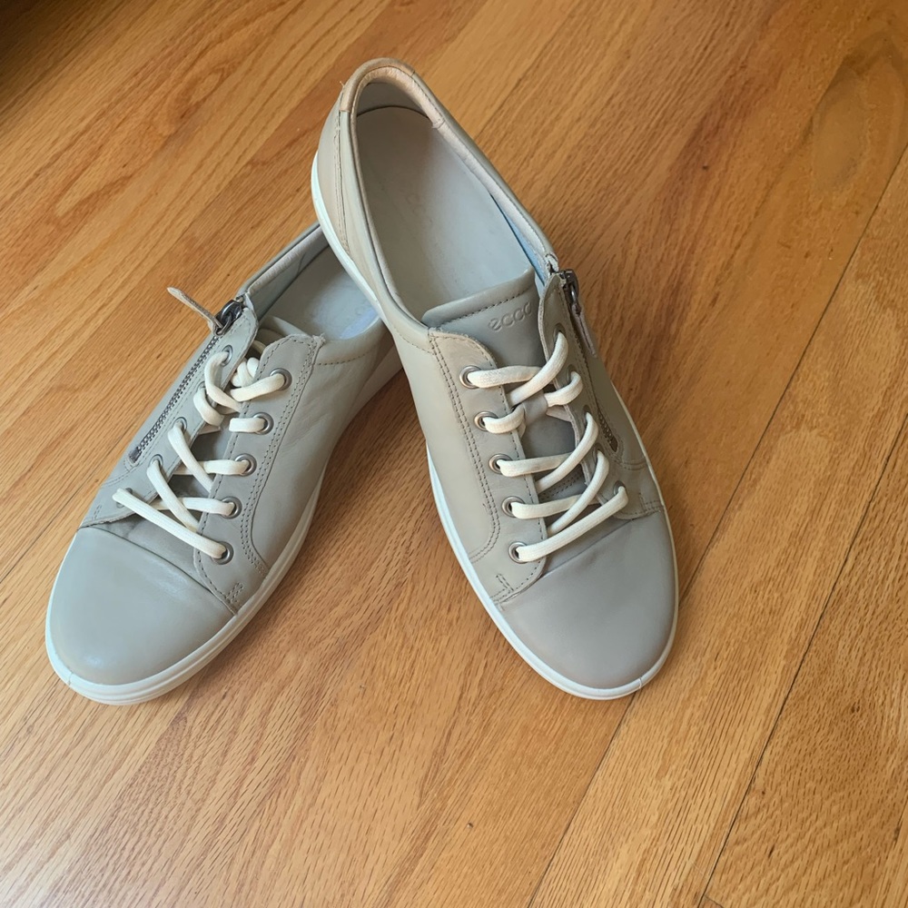 ECCO taupe leather zip sneaker. NWOT sz 41